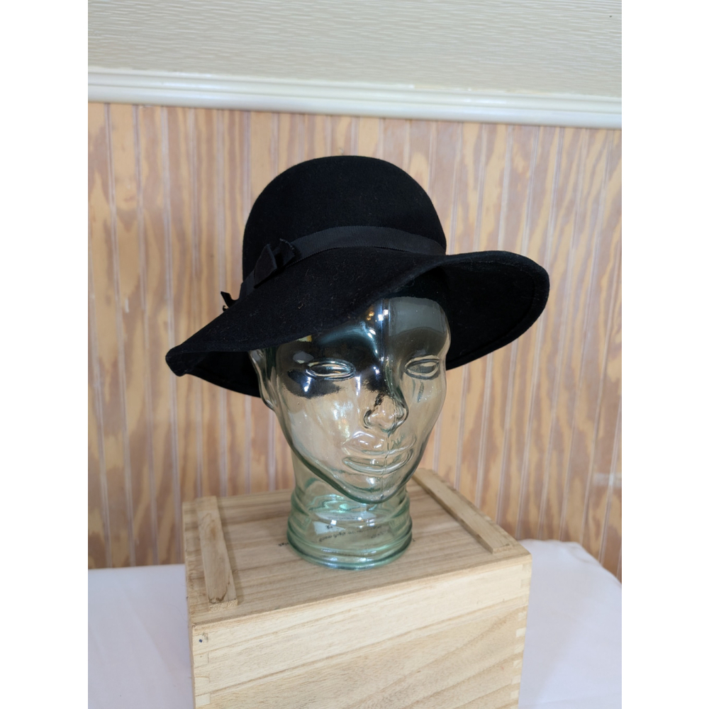 Women's Vintage Hat Doree of New York; One Size Black